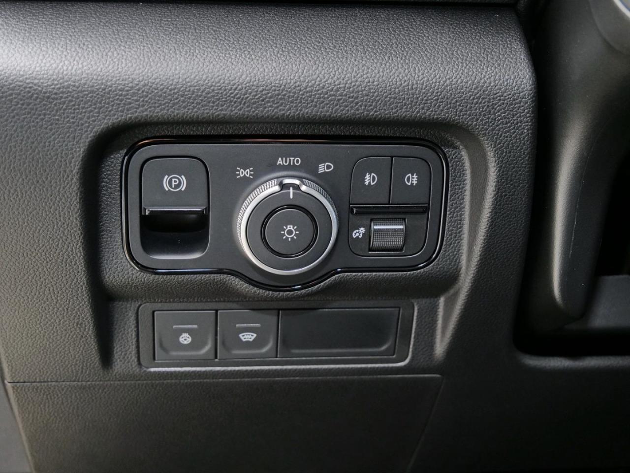 Mercedes-Benz T 180 lang Progressive Navi AHK Kamera SpurH SHZ