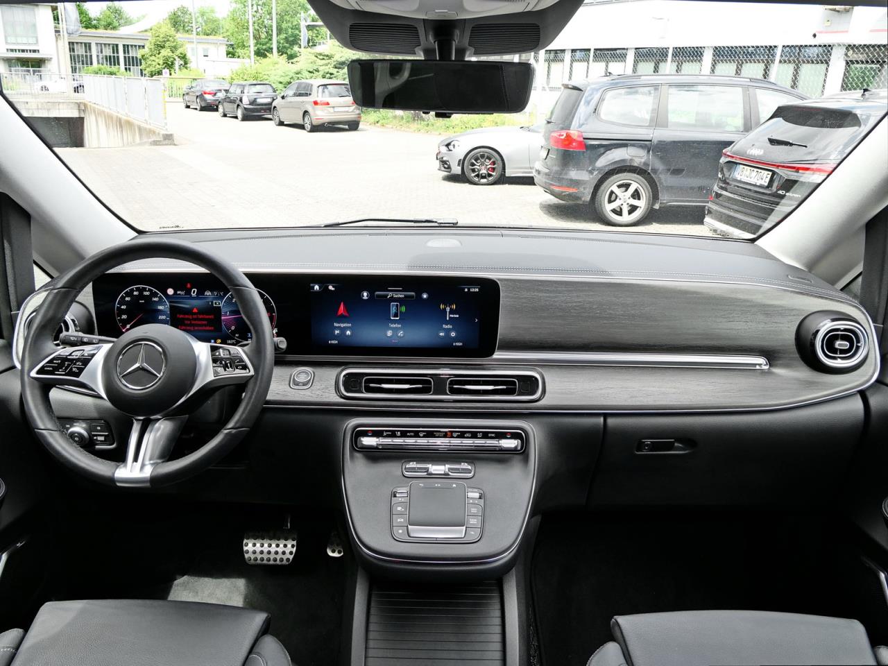 Mercedes-Benz V 220 d AVANTGARDE Lang Navi Distronic Burmester