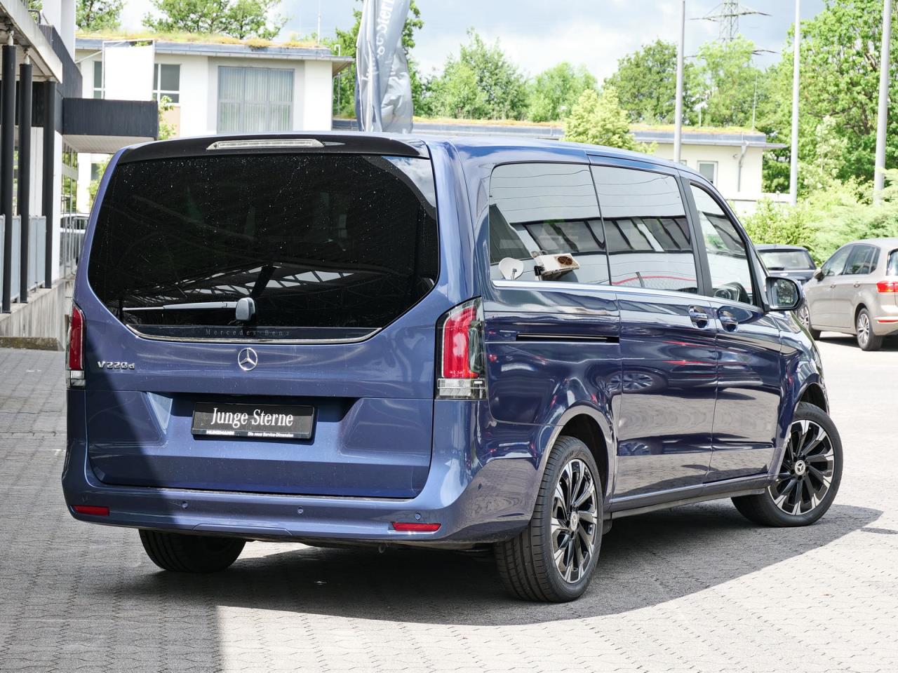 Mercedes-Benz V 220 d AVANTGARDE Lang Navi Distronic Burmester