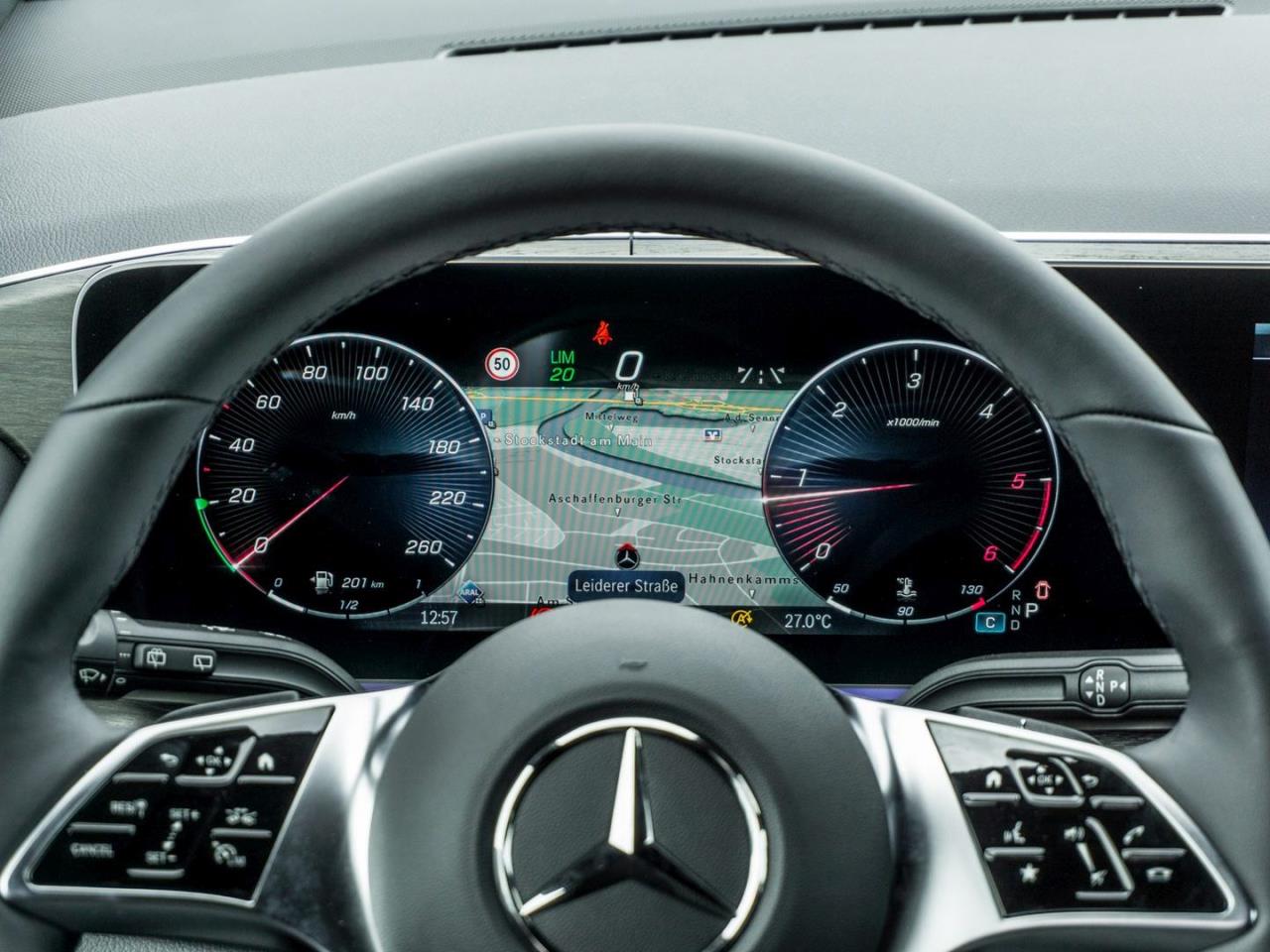 Mercedes-Benz V 300 d STYLE Lang AMG Standhzg Distronic AHK