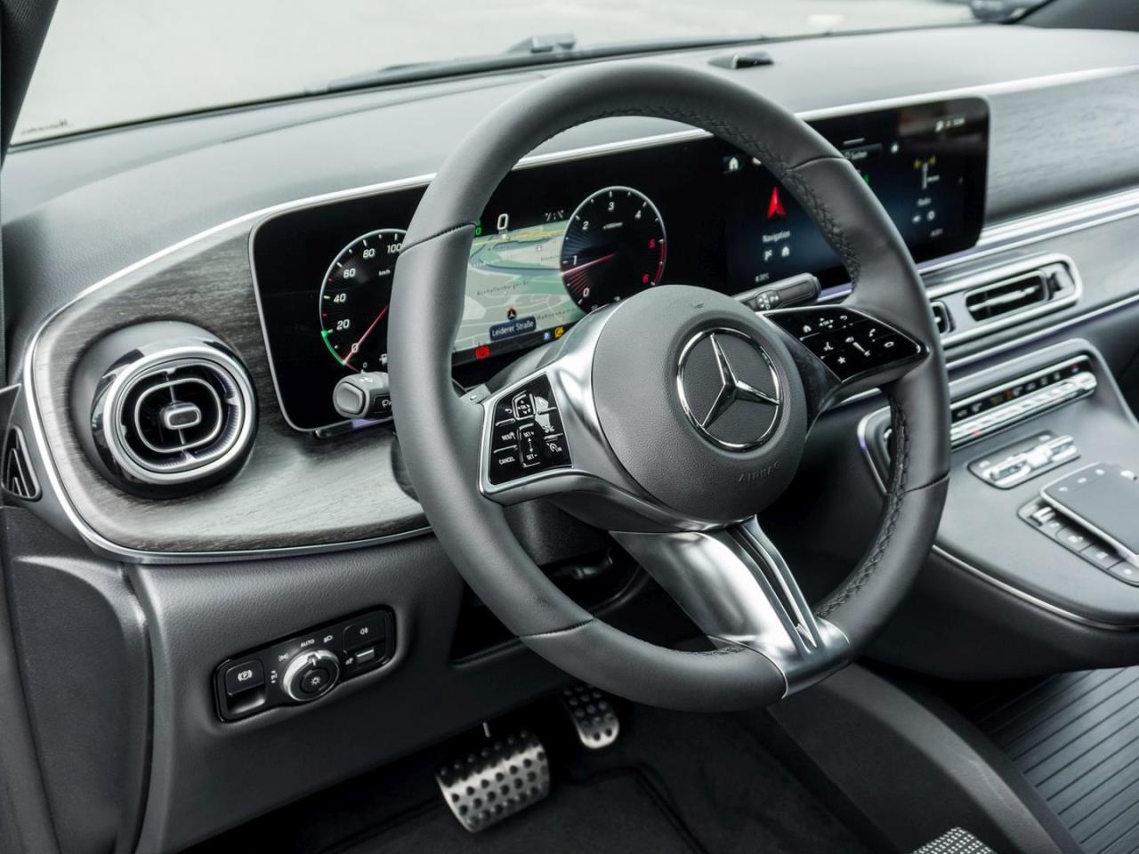 Mercedes-Benz V 300 d STYLE Lang AMG Standhzg Distronic AHK