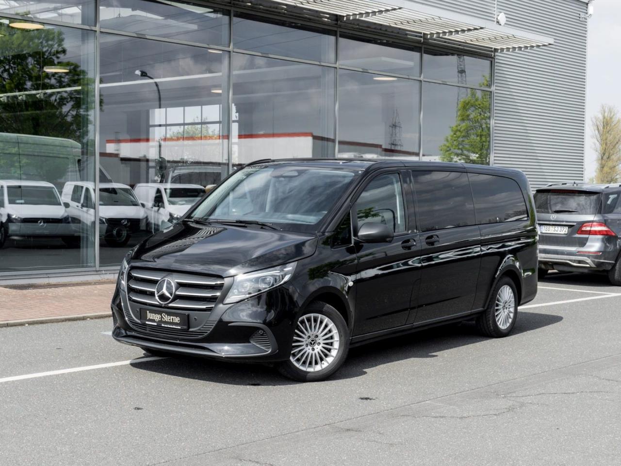 Mercedes-Benz Vito Vito 119 CDI 4x4 Tourer SELECT Extralang Van / Kleinbus obsidianschwarz