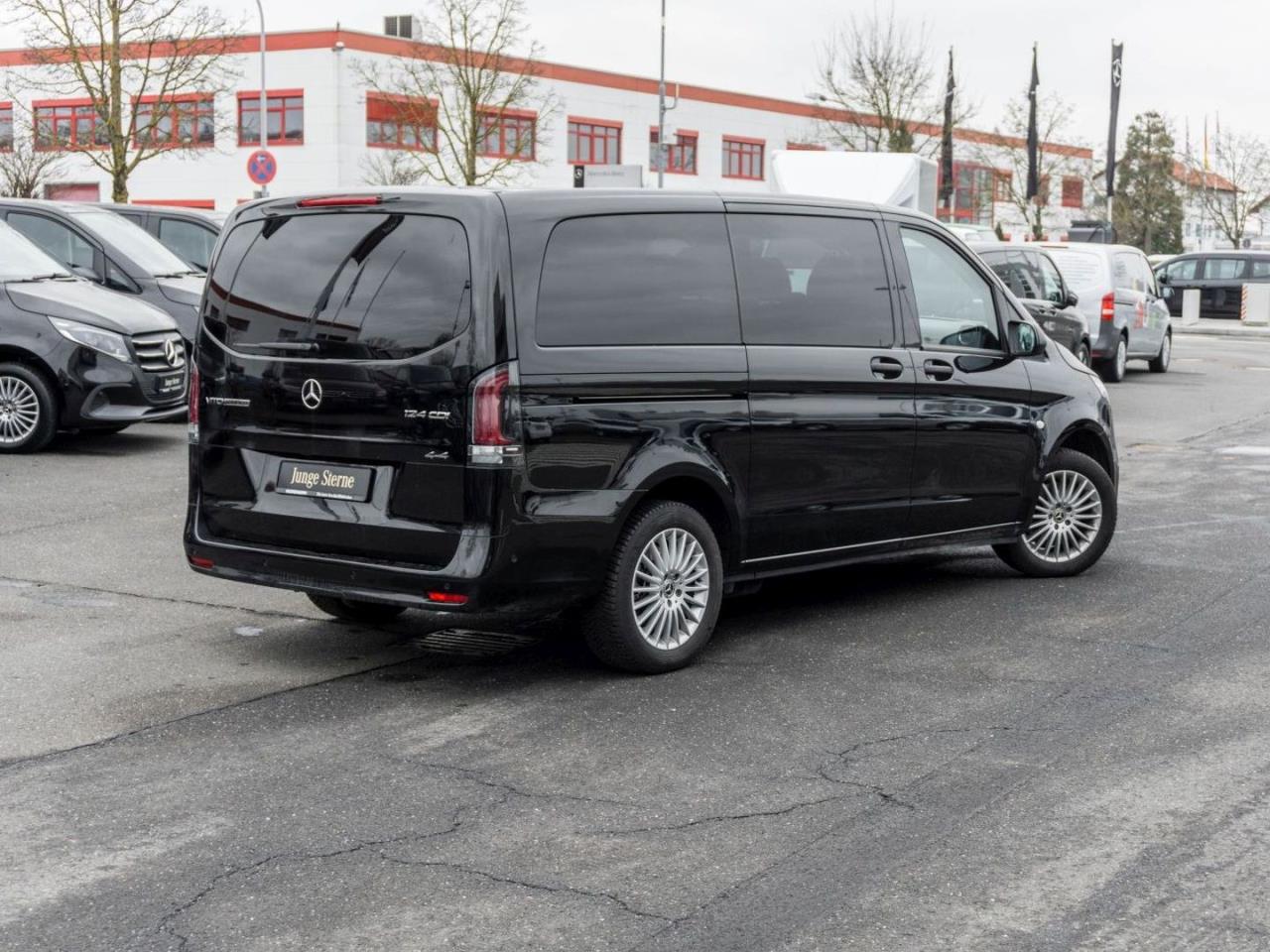 Mercedes-Benz Vito 124 CDI 4x4 Tourer PRO Lang Distronic AHK