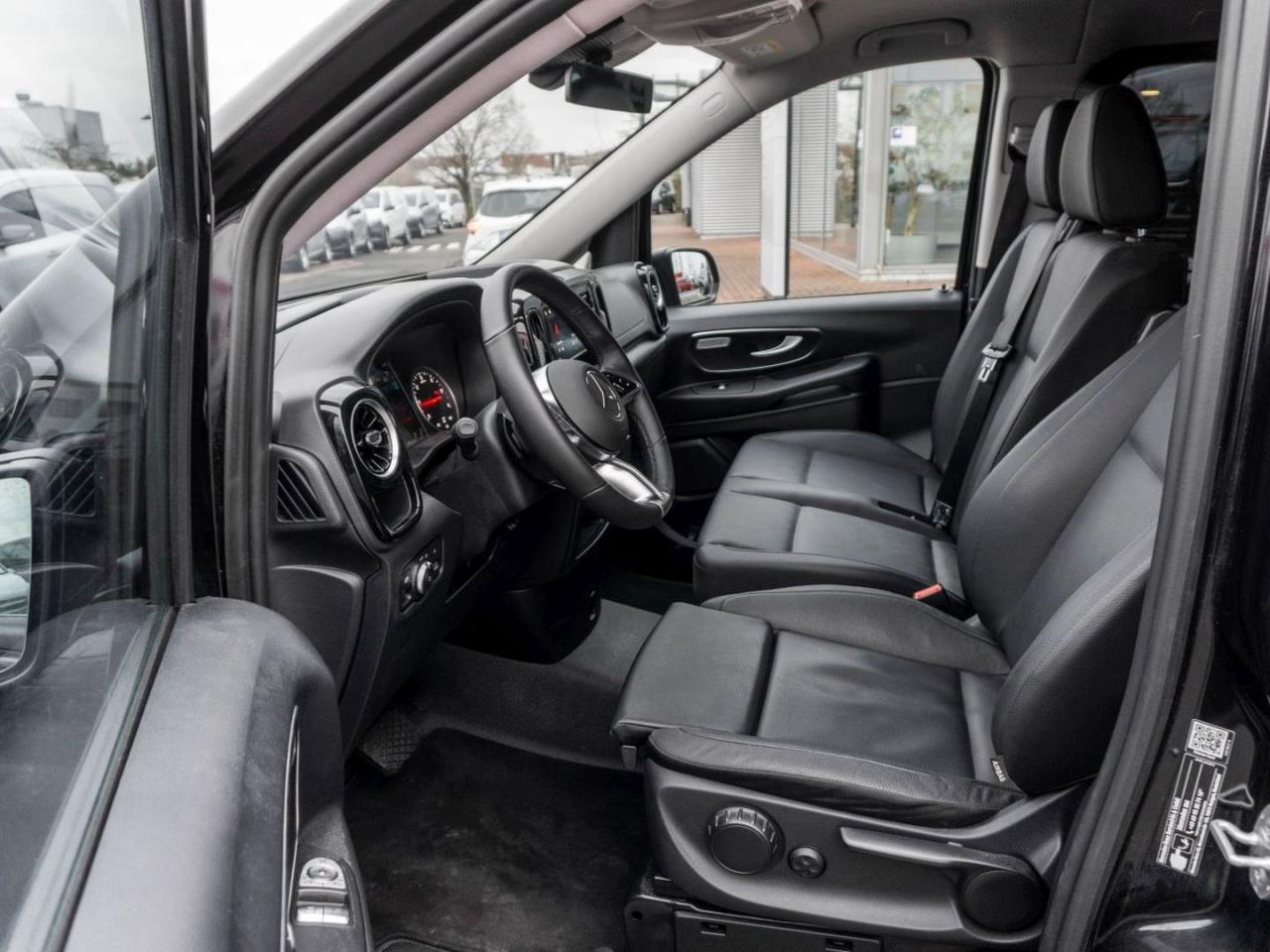 Mercedes-Benz Vito 124 CDI 4x4 Tourer PRO Lang Distronic AHK