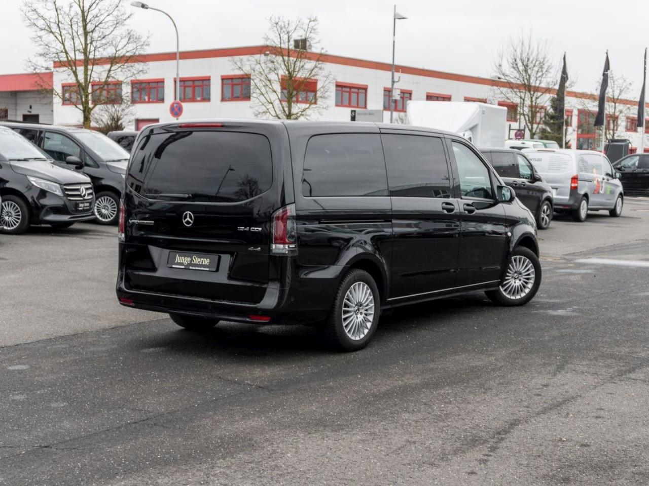 Mercedes-Benz Vito 124 CDI 4x4 Tourer PRO Lang Distronic Navi