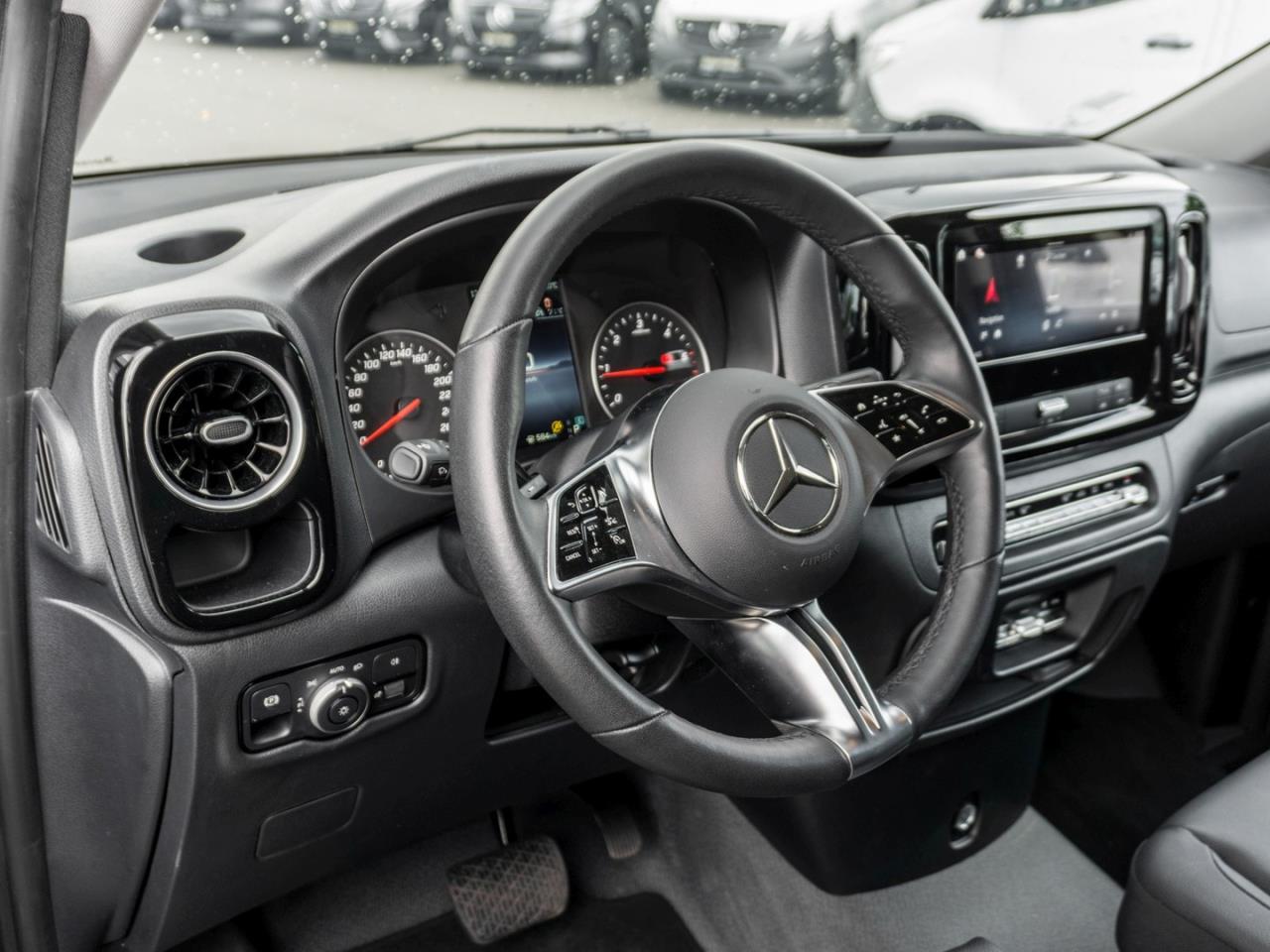 Mercedes-Benz Vito 124 CDI 4x4 Tourer PRO Lang Distronic Navi