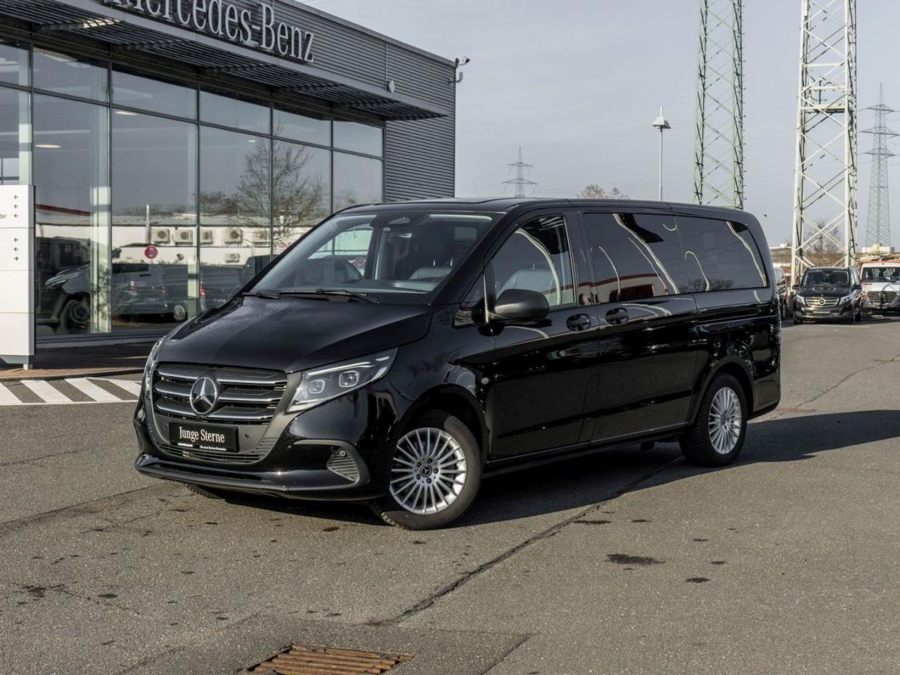 Mercedes-Benz Vito Vito 124 CDI 4x4 Tourer PRO Lang Van / Kleinbus obsidianschwarz