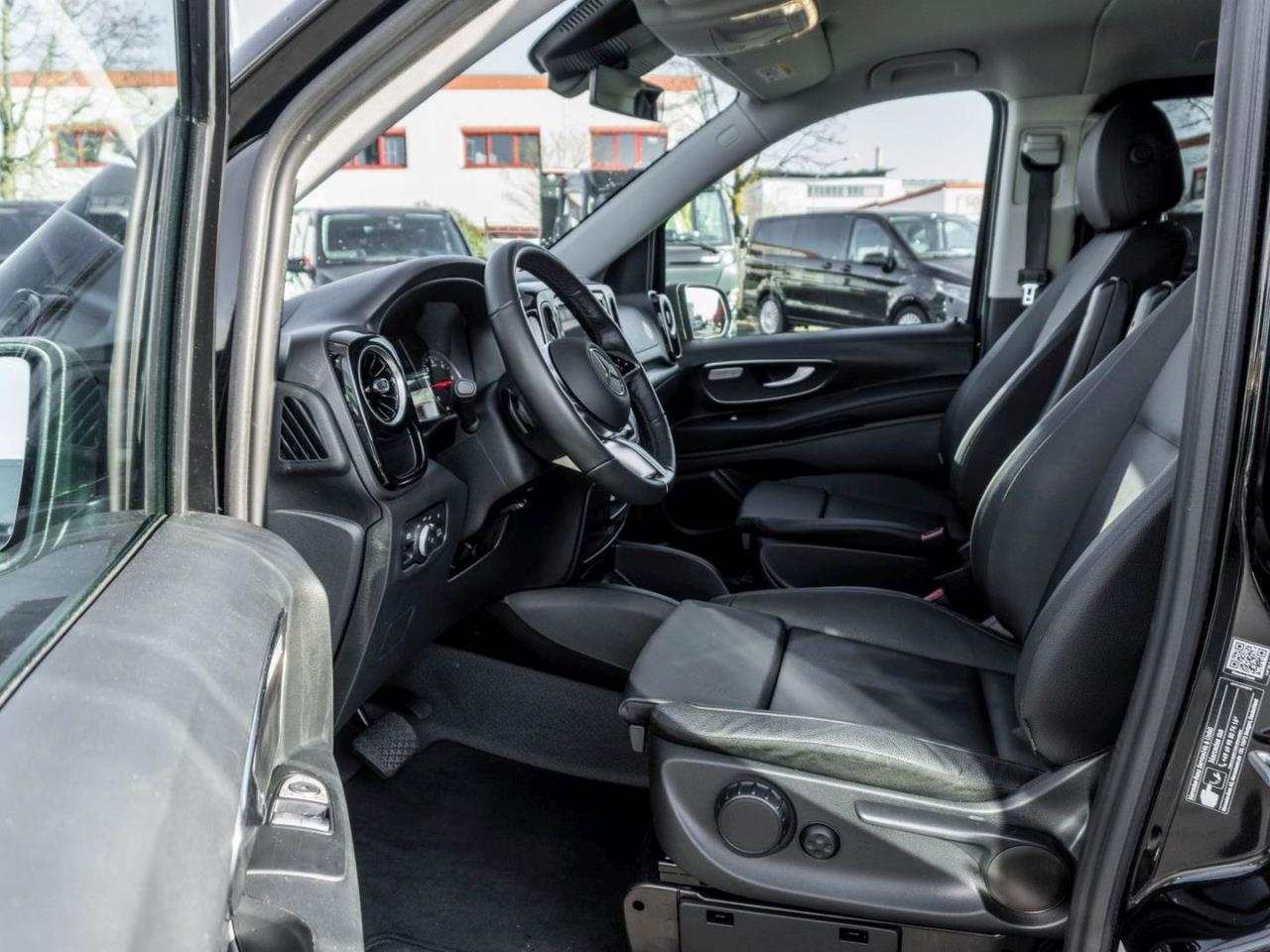 Mercedes-Benz Vito 124 CDI 4x4 Tourer PRO Lang Distronic Navi