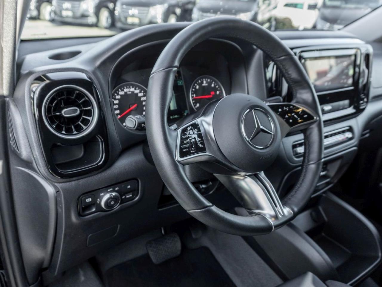 Mercedes-Benz Vito 124 CDI 4x4 Tourer PRO Lang Distronic Navi