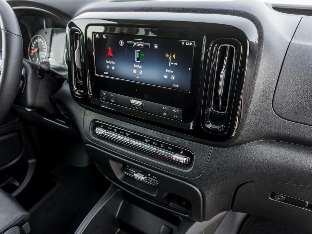 Mercedes-Benz Vito 124 CDI 4x4 Tourer PRO Lang Distronic AHK