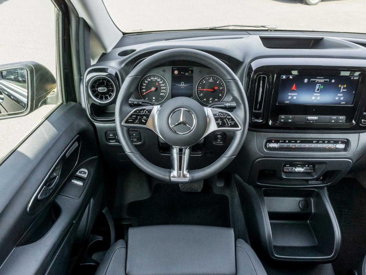 Mercedes-Benz Vito 124 CDI 4x4 Tourer PRO Lang Distronic AHK