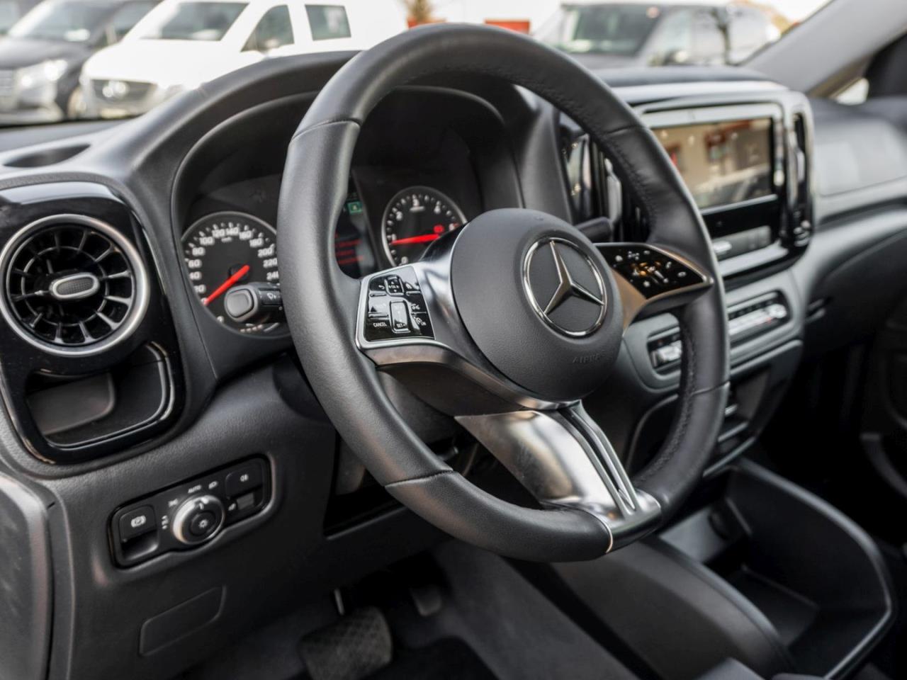 Mercedes-Benz Vito 124 CDI 4x4 Tourer PRO Lang Distronic AHK