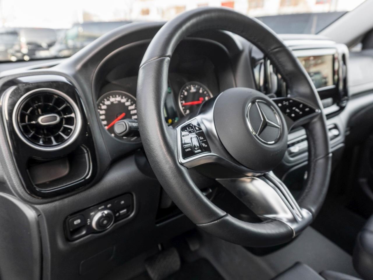 Mercedes-Benz Vito 124 CDI 4x4 Tourer PRO Lang Distronic Navi