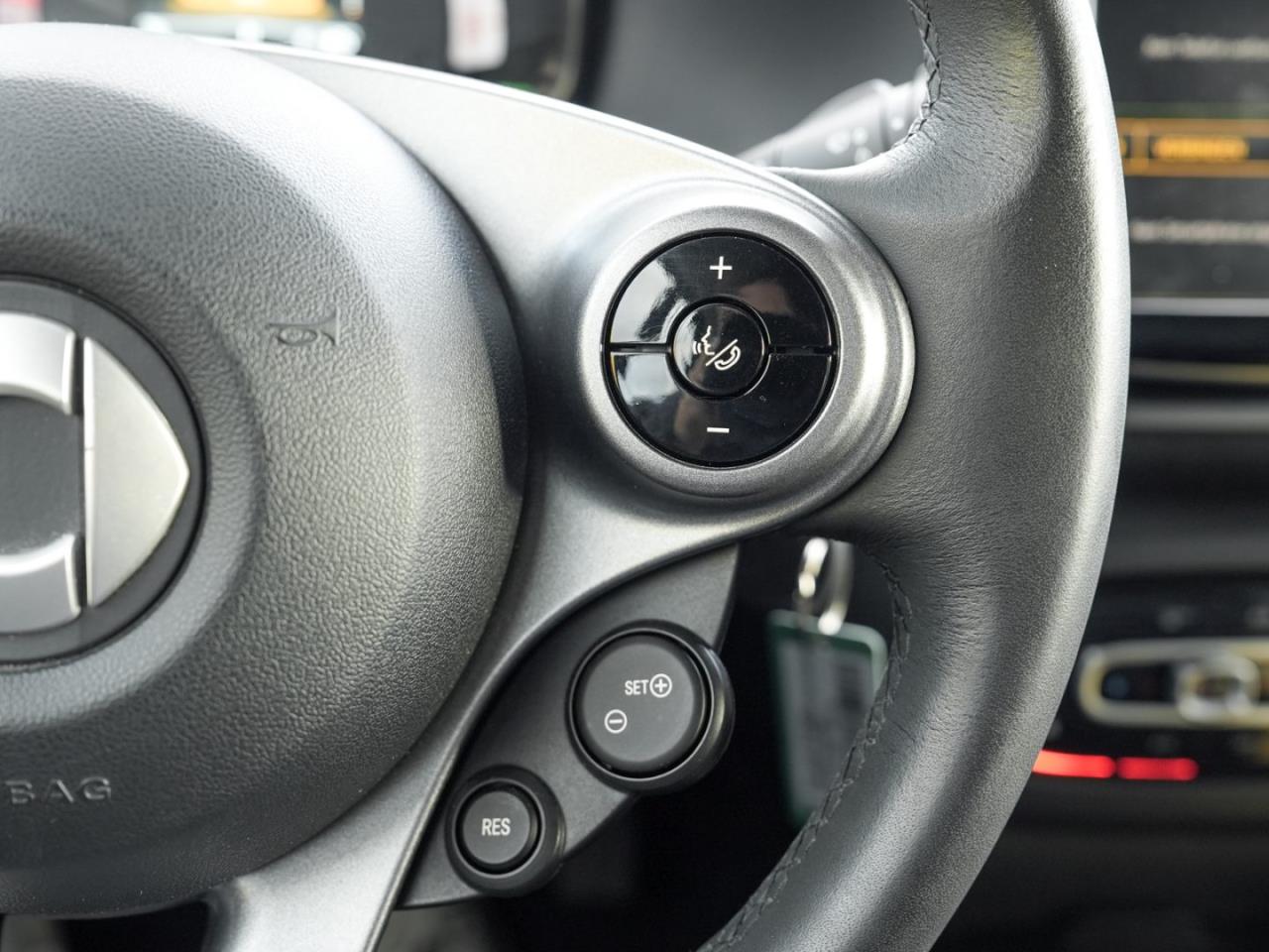 SMART EQ fortwo 22kW Night Plus-Paket Panorama Kamera