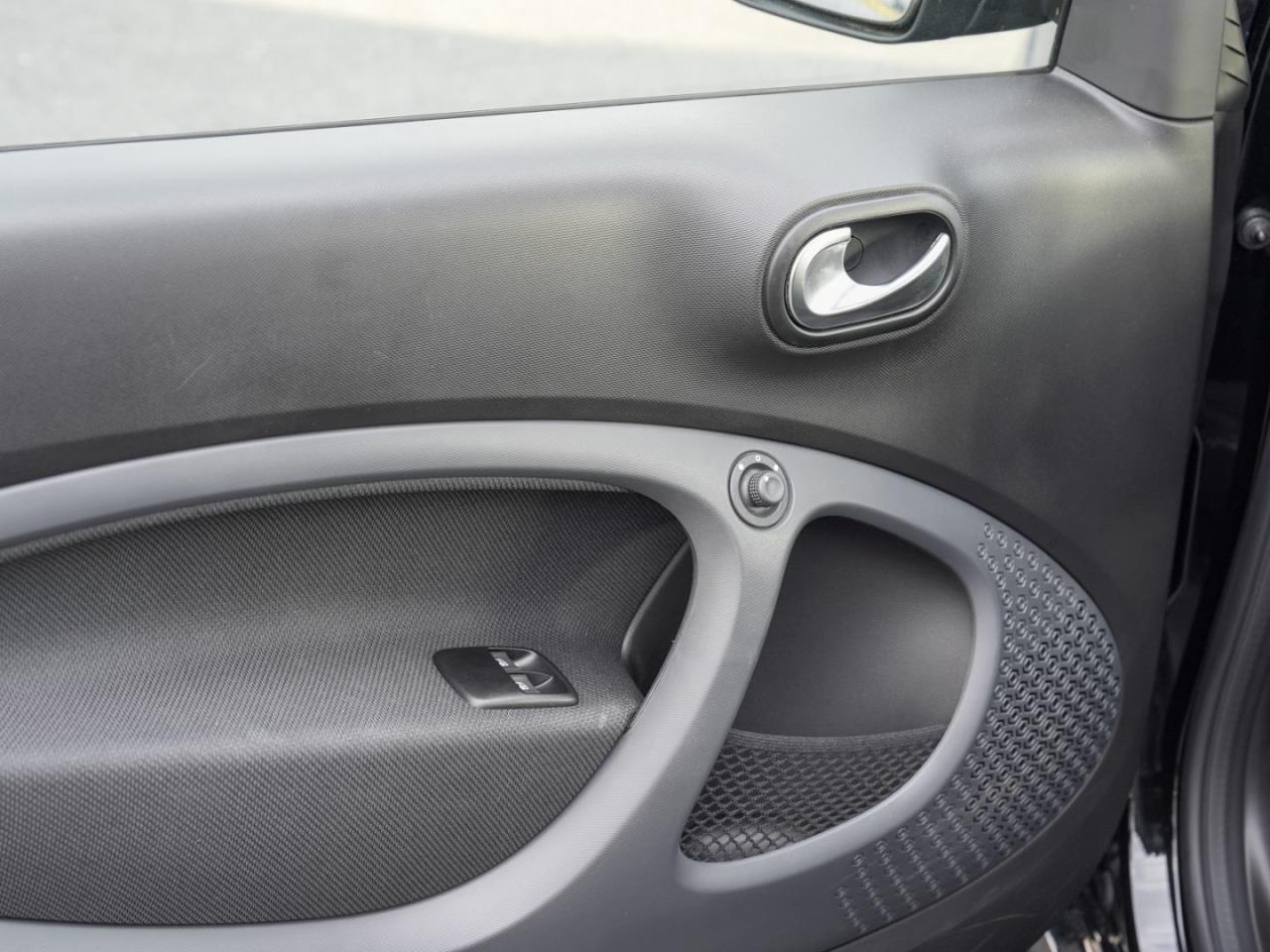 SMART EQ fortwo 22kW Night Plus-Paket Panorama Kamera