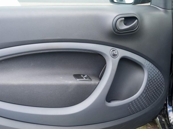 SMART EQ fortwo Cool&Audio Plus-Paket 22kW Navi Klima