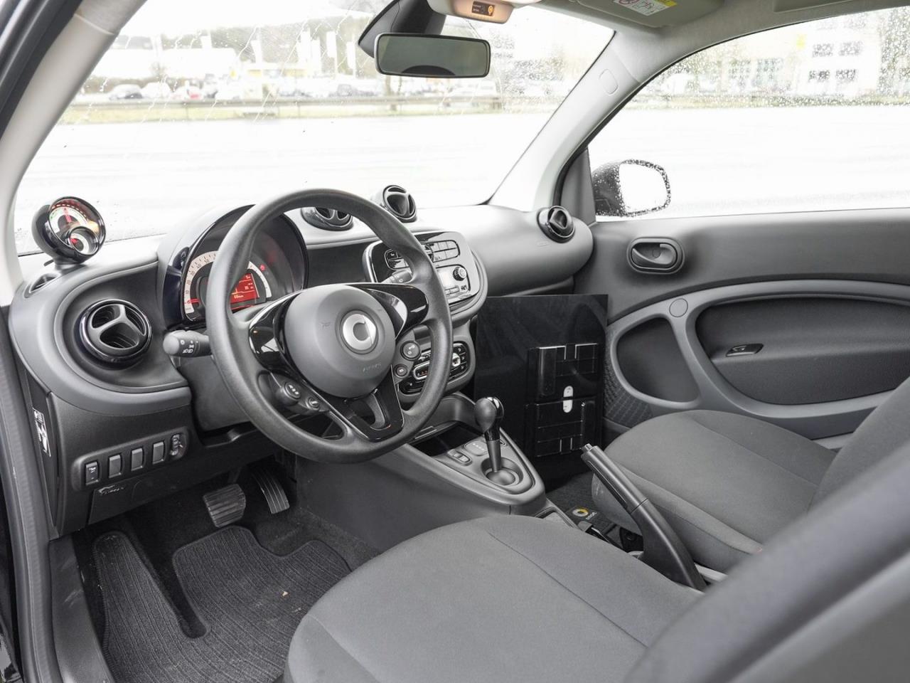 SMART EQ fortwo plus-Paket Cool&Audio Volldach 22kW