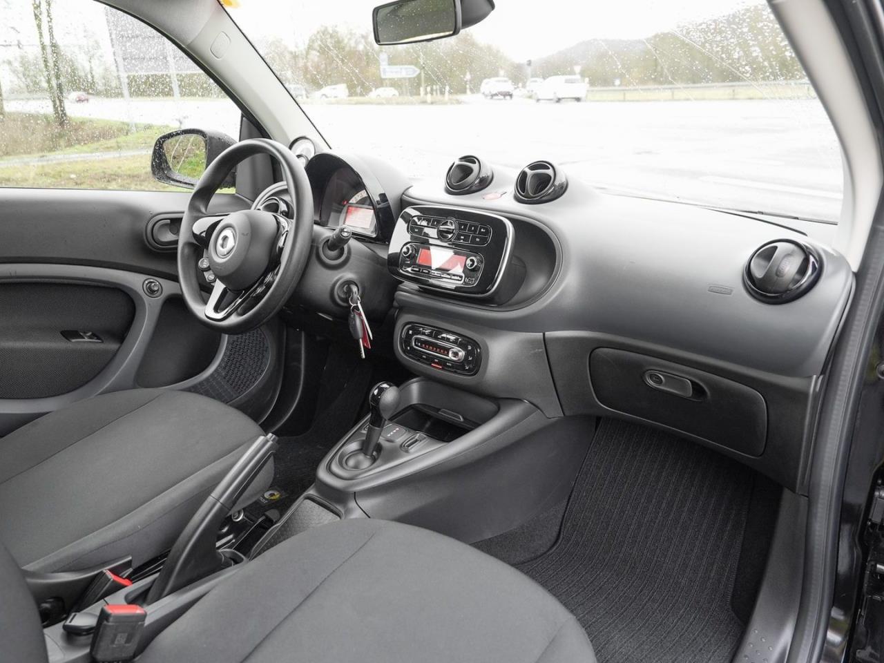 SMART EQ fortwo plus-Paket Cool&Audio Volldach 22kW