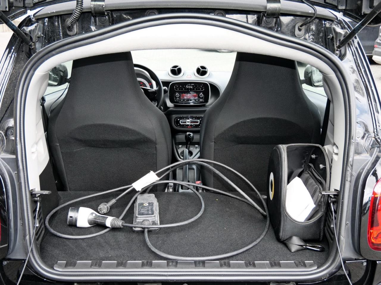 SMART EQ fortwo cool&audio Tempomat Volldach ABS ESP