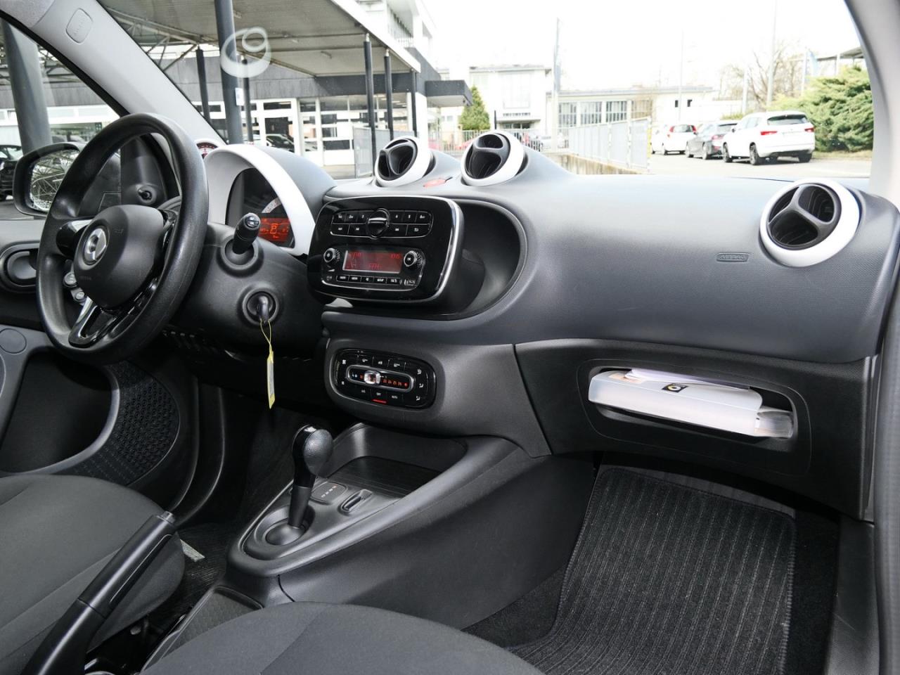 SMART EQ fortwo cool&audio Tempomat Volldach ABS ESP