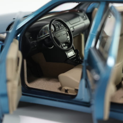 Coche modelo 1:18 C 200 W202 berlina azul Original Mercedes-Benz | B66040704