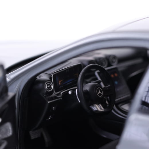 coche de juguete 1:18 C 63 S E Performance AMG W206 F1 Edition | B66961524