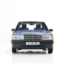 1:18 modelauto 190 E W201 diamantblauw | B66040661