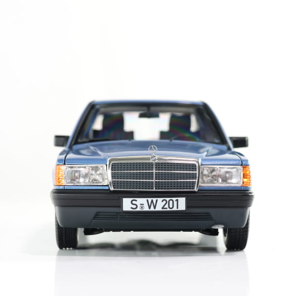 1:18 modelauto 190 E W201 diamantblauw | B66040661
