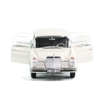 Modelauto 1:18 Mercedes 220 S W111 staartvin Norev | B66041218