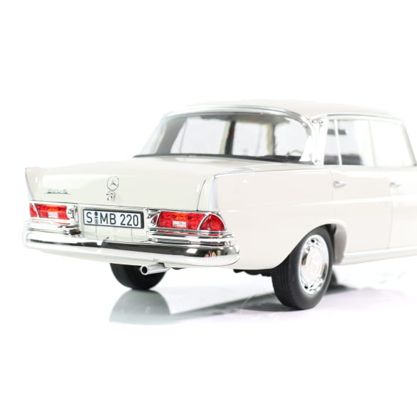 Modelauto 1:18 Mercedes 220 S W111 staartvin Norev | B66041218