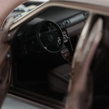 1:18 Modelauto 230 E-Klasse W124 Limousine rozenhout Origine | B66040697