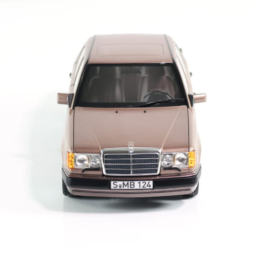1:18 Modelauto 230 E-Klasse W124 Limousine rozenhout Origine | B66040697