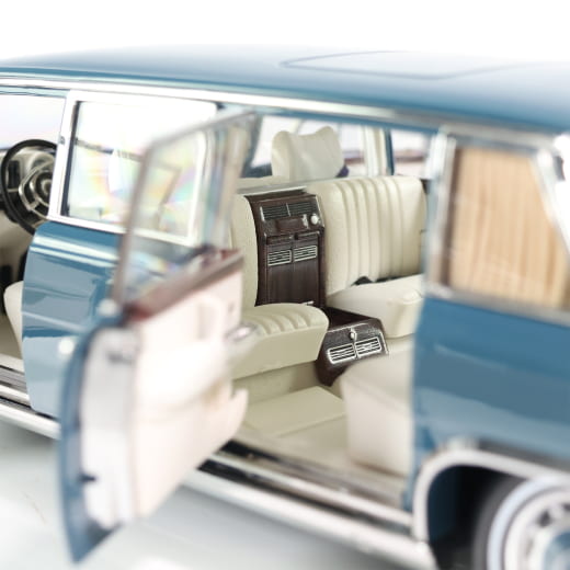 1:18 modelauto 600 Pullmann W100 (1963 - 1991) blauw Origine | B66040707