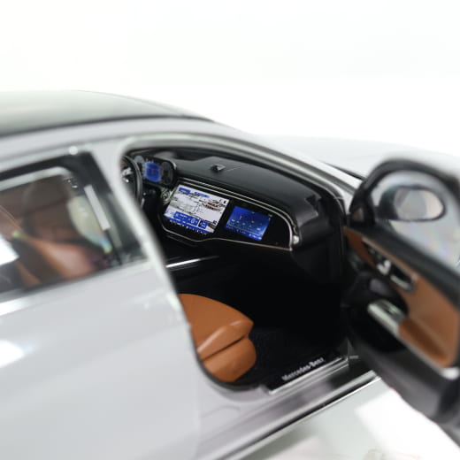 1:18 modelauto E-Klasse W214 Limousine Alpingrau uni Origine | B66961119