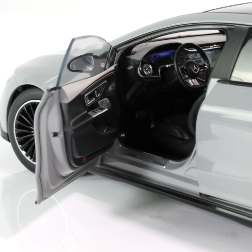 1:18 modelauto EQS V297 AMG Line alpingrau uni Origineel Mer | B66961109