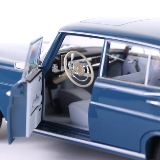 1:18 modelauto Mercedes-Benz 220 S W111 Origineel Mercedes-B | B66040723