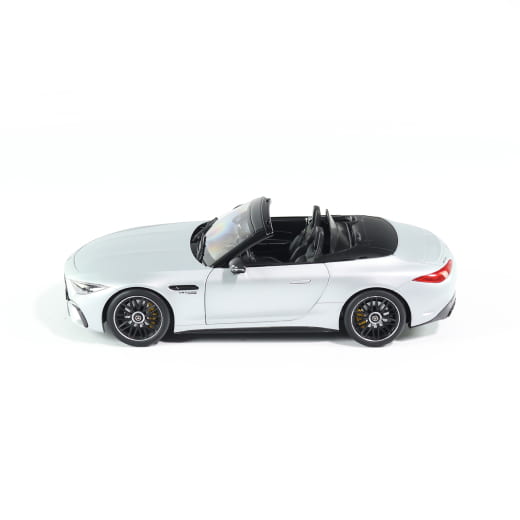 1:18 modelauto SL 63 AMG R232 Roadster hightechzilver magno  | B66960667
