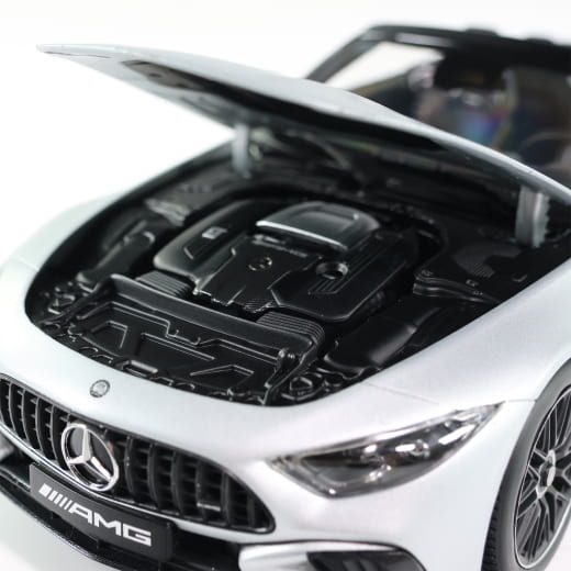 1:18 modelauto SL 63 AMG R232 Roadster hightechzilver magno  | B66960667