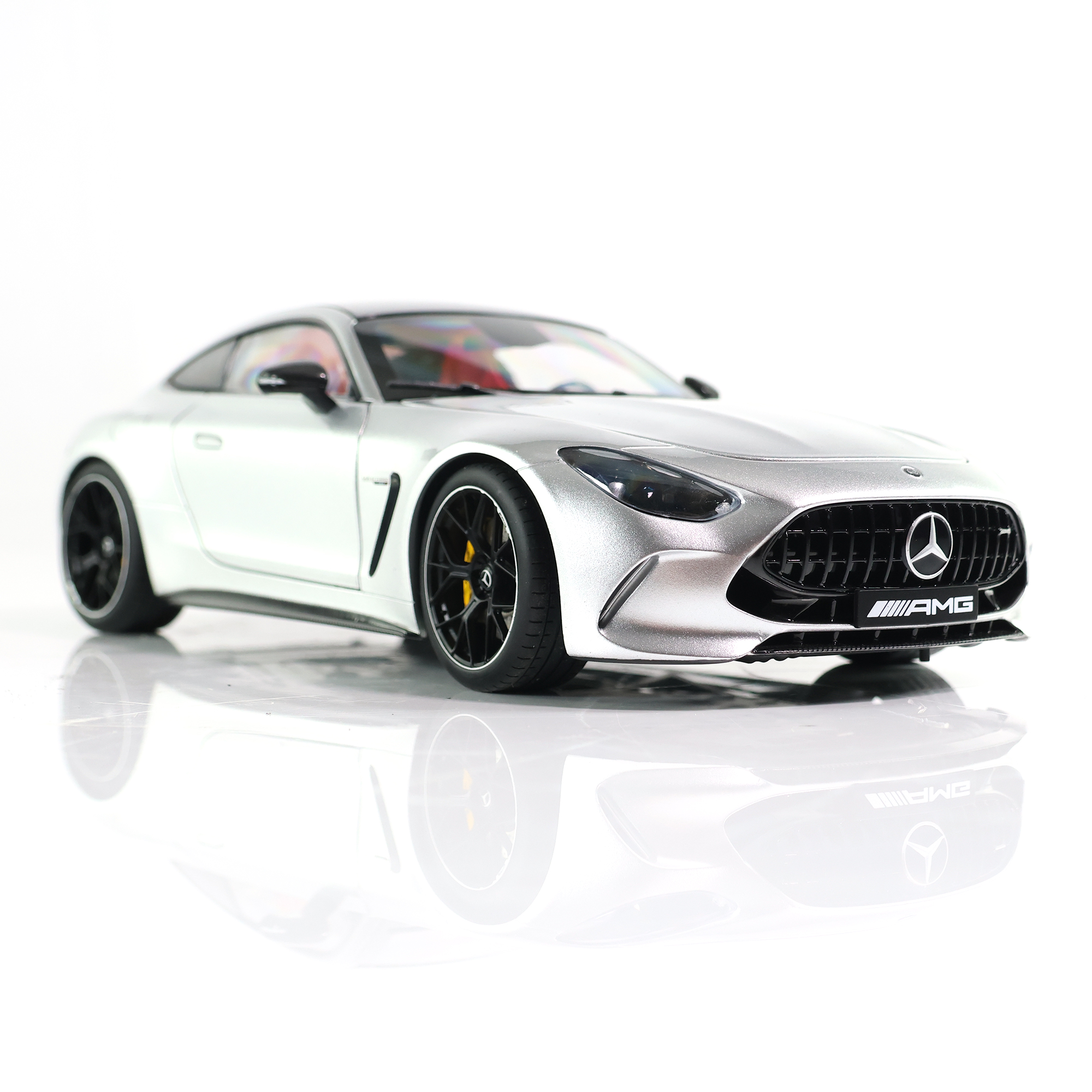Modelo de coche 1:18 AMG GT 63 C192 plata de alta tecnología