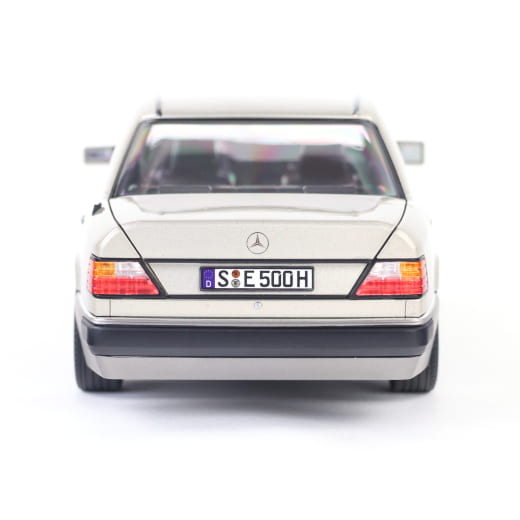 Modellino auto 1:18 500 E W 124 smoke silver Original Mercedes-Benz | B66040724