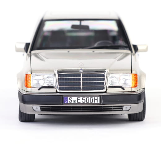Modellino auto 1:18 500 E W 124 smoke silver Original Mercedes-Benz | B66040724