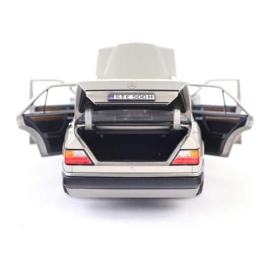 Modellino auto 1:18 500 E W 124 smoke silver Original Mercedes-Benz | B66040724