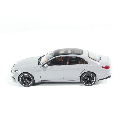 Modellino auto 1:18 Classe E W214 berlina grigio alpino uni originale Mercedes-Benz | B66961119