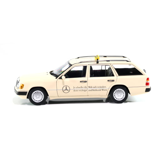 Coche a escala 1:18 300 D S124 T-Modell Taxi Original Mercedes-Benz | B66040702