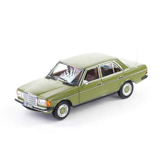 Voiture miniature 1:18 Mercedes-Benz 200 W123 vert original | B66040721