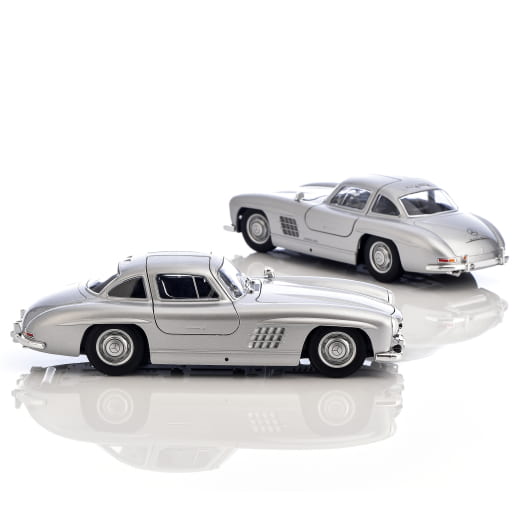 Coche de juguete 1:24 300 SL W198 alas de gaviota plata original Mercedes-Benz | B66056163