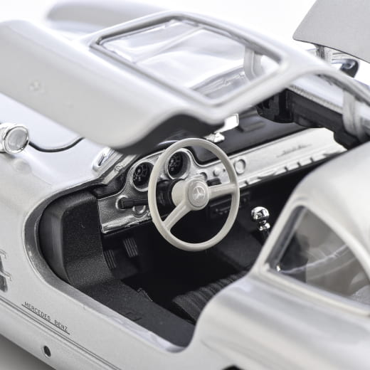 Coche de juguete 1:24 300 SL W198 alas de gaviota plata original Mercedes-Benz | B66056163