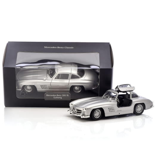 Coche de juguete 1:24 300 SL W198 alas de gaviota plata original Mercedes-Benz | B66056163