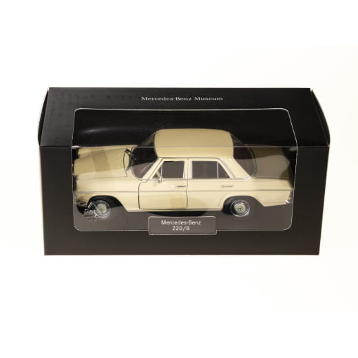 Coche de modelo 1:24 W115 220/8 blanco crema Original Mercedes-Benz | B66058172