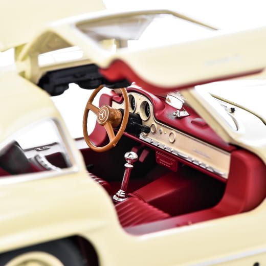 Modellino auto 1:24 300 SL W198 beige Original Mercedes-Benz | B66057953